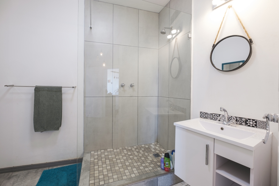 2 Bedroom Property for Sale in Vredehoek Western Cape